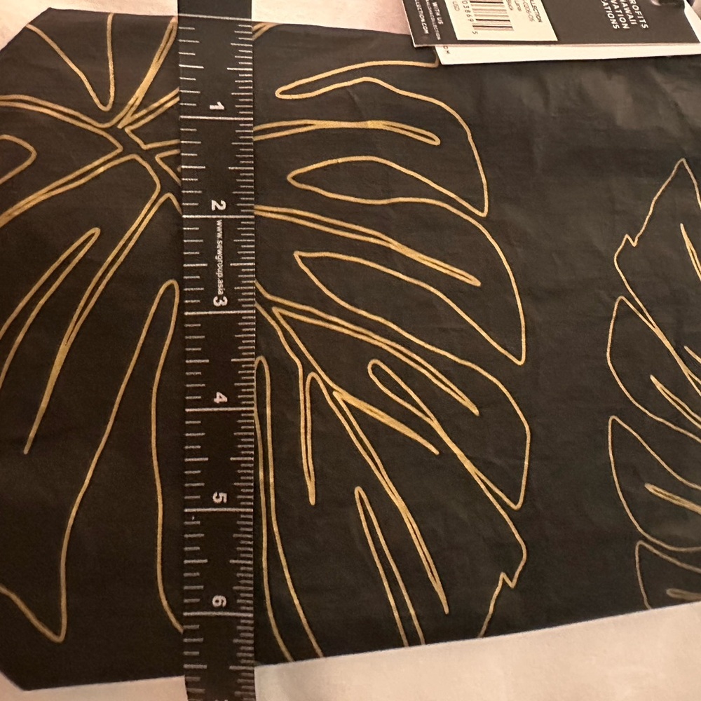 NWT Aloha Black and Gold Leaf splash proof travel / beach/ cosmetic bag - Picture 7 of 7